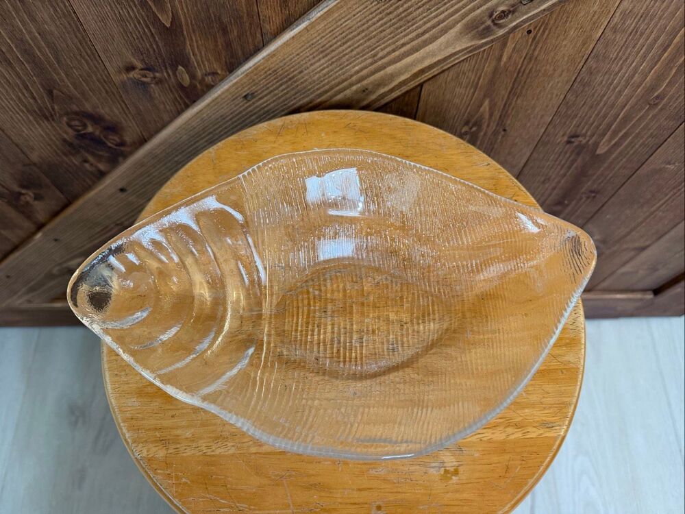 Vintage Clear Glass Shell Shaped Serving Bowl Textured Decorative Dish (9512)